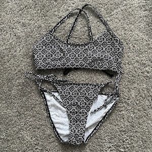 Black and white print bikini set